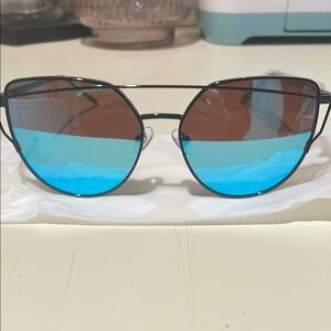 Stylish Blue Lens Sunglasses